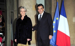François Fillon et son épouse Pénélope devant l'Elysée en 2010.