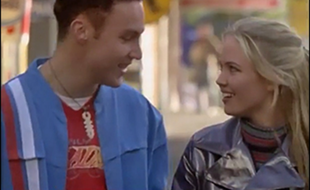Anita (Lara Cox) et Drazic (Callan Mulvey) dans "Hartley coeur à vif"