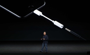 Un adaptateur lightning-jack sera fourni avec l'iPhone 7 pour pouvoir utiliser un casque traditionnel.