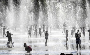 Pendant la canicule, ici à Nice. (illustration)