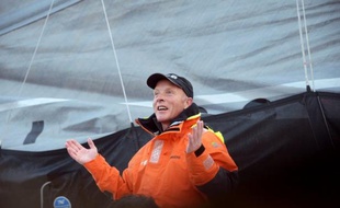Le Britannique Mike Golding, en 6e position dans le Vendée Globe, a passé le Horn mercredi pour la 6e fois de sa carrière, devenant par la même occasion le premier navigateur à franchir le fameux cap trois fois dans chaque sens: d'ouest en est et d'est en ouest.