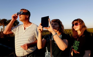 Illustration observation éclipse.