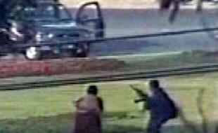 Huit personnes ont été tuées mardi à Lahore, dans l'est du Pakistan, dans une attaque visiblement planifiée contre l'équipe de cricket du Sri Lanka, que les autorités pakistanaises ont comparée à celle menée en novembre par un commando islamiste à Bombay en Inde.