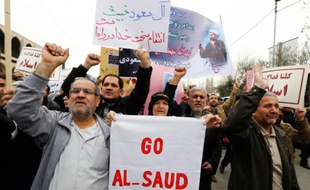 Des Iraniens manifestent le 8 janvier 2016 à Téhéran contre l'exécution par l'Arabie Saoudite du dignitaire chiite saoudien Nimr al-Nimr