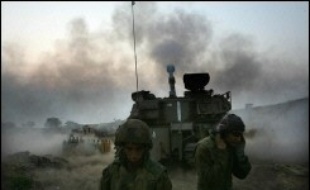 Le Liban a été frappé lundi par de nouveaux raids israéliens meurtriers et dévastateurs après les menaces d'Israël d'une riposte dure aux tirs de roquettes du Hezbollah en profondeur sur son territoire, sans aucun signe d'une pause dans le conflit.