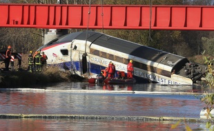 Le 14 novembre 2015, 11 personnes sont mortes et 42 autres ont été blessées lors du déraillement d'une rame d'essai de TGV au nord-ouest de Strasbourg.