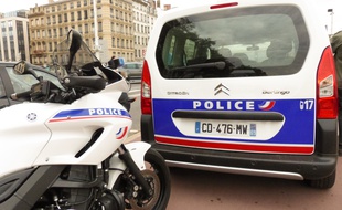 Le 7 octobre 2014, Lyon. La police accompagnée d'agents de la Dreal et d'inspecteurs du travail procède à Lyon à des contrôles du transport de marchandises par des véhicules utilitaires.