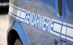 Illustration: Véhicule de gendarmerie.