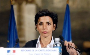 Le gouvernement et le patron du groupe UMP à l'Assemblée, Jean-François Copé, ont déminé le terrain sur la réforme de la carte judiciaire menée par Rachida Dati pour tenter de mettre un terme à la fronde de députés UMP avant l'examen, jeudi, du budget de la justice.