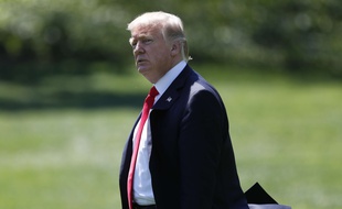 Donald Trump devant la Maison blanche le 18 avril 2017.