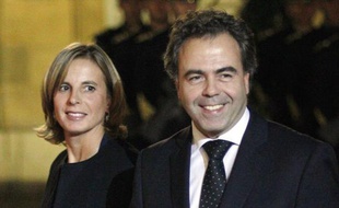 L'épouse du ministre de l'Education nationale Luc Chatel, Astrid Herrenschmidt, 45 ans, s'est donné la mort dimanche matin, a-t-on appris de sources policières et dans une déclaration écrite du ministre transmise à l'AFP.