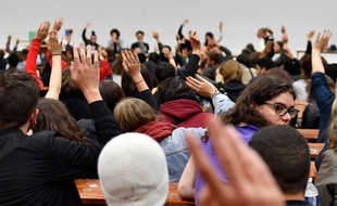 L'université, c'est souvent presque gratuit, mais ça coûte cher.