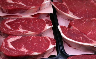 L'Interprofessionnelle du bétail et des viandes (Interbev) s'alarme des "risques encourus par la filière bovine française" dans la perspective d'un accord de libre-échange entre l'Europe et les Etats-Unis.