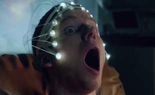 Stark Sands dans la série Minority Report.