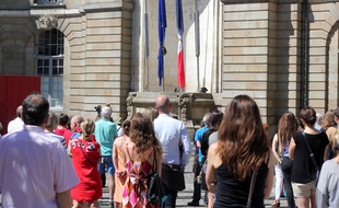 Un hommage aux victimes de l'attentat de Nice a été rendu, ici lors d'une minute de silence le 18 juillet 2017 à Rennes