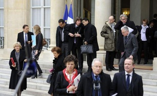 De "timides avancées" en faveur du chômage partiel, loin des mesures énergiques prises par l'Allemagne, jeudi les éditorialistes jugent souvent que le sommet "social" de la veille a surtout été un "sommet électoral".