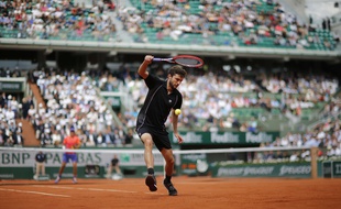 Gilles Simon lors de son match du 1er tour (victorieux) de Roland-Garros contre Lucas Pouille, le 25 mai 2015.