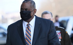 Le nouveau ministre de la Défense Lloyd Austin à son arrivée au Pentagone à Washington, le 22 janvier 2021.