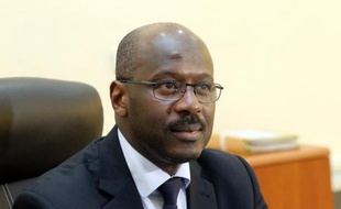 Le Premier ministre malien Oumar Tatam Ly a proposé la tenue du premier tour des élections législatives le 24 novembre, et un éventuel second tour à la date du 15 décembre, a appris l'AFP mardi de sources concordantes jointes depuis Dakar
