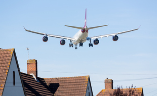 Information préalable, subvention de travaux d'insonorisation ou encore aide à la revente sont autant de mesures de soutien aux riverains vivant à proximité d'un aéroport.