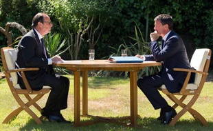 Le président François Hollande et le Premier ministre Manuel Valls préparent la rentrée de septembre, lors d'une rencontre au Fort de Brégançon, le 15 août 2014