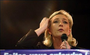 La vice-présidente du Front national Marine Le Pen a présenté lundi une "pétition nationale" lancée par son parti contre l'entrée de la Turquie dans l'UE, accusant M. Sarkozy de "mentir" aux Français sur le sujet et d'être désormais favorable à l'intégration de ce pays.