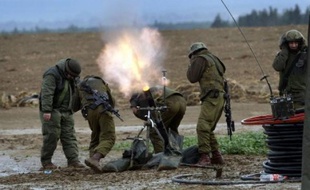 L'année 2009 s'est ouverte jeudi à Gaza avec la poursuite des raids aériens israéliens contre le Hamas qui ont fait 400 morts palestiniens au 6e jour d'une offensive qui s'annonce longue après le refus d'Israël de cesser les combats.
