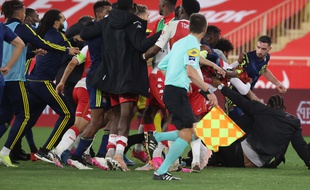 La situation a dégénéré, dimanche soir, à l'issue de la rencontre Monaco-Lyon
