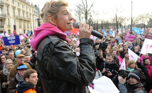 Frigide Barjot, une des porte-parole du collectif «la manif pour tous», le 13 février 2013 près de l'Assemblée nationale.