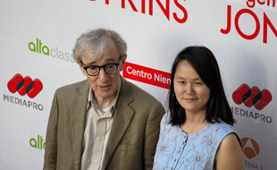 Le réalisateur Woody Allen et son épouse Soon-Yi Previn