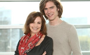 Marie Claire Mezerette et Amaury Vassili, candidat français à l'Eurovision