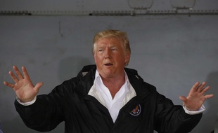 Donald Trump en visite à Porto Rico le 3 octobre 2017.