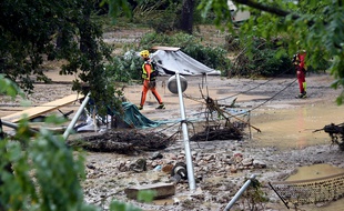 Après les fortes pluies, les pompiers ont secouru 184 campeurs à Saint-Julien-de-Peyrolas, dans le Gard.