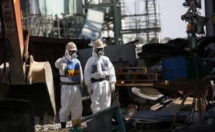 Le système de refroidissement du combustible nucléaire usé de la piscine du réacteur numéro 3 de la centrale ravagée de Fukushima (Japon) a été remis en service après une panne de plusieurs heures, a annoncé vendredi la compagnie exploitante Tepco.