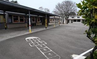 Illustration d'une école fermée à cause du COVID-19.