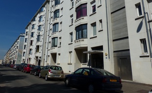 Lyon, le 9 avril 2015.Dans cet immeublede la rue des Serpollières, dans le 8e arrondissement de Lyon, des fragments d'un cadavre en décomposition, sont encore présdents dans un logement, deux ans après le décès du locataire.
