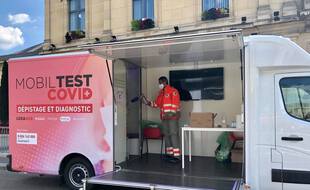 Une unité MobilTest Covid de la Région Ile-de-France.