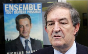 Le juge parisien anti-terroriste Jean-Louis Bruguière, parti à l'assaut de la 3e circonscription du Lot-et-Garonne sous l'étiquette UMP, devra rassembler pour réussir sa reconversion en politique face à un socialiste distancé de 4 points seulement.