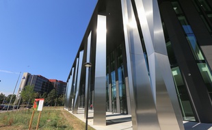 Le nouveau Palais de la musique et des congrès de Strasbourg doit améliorer l'attractivité de Strasbourg auprès des organisateurs de séminaires ou conventions, et ainsi permettre d'augmenter les retombées notamment chez les hôteliers, et pas seulement de luxe.