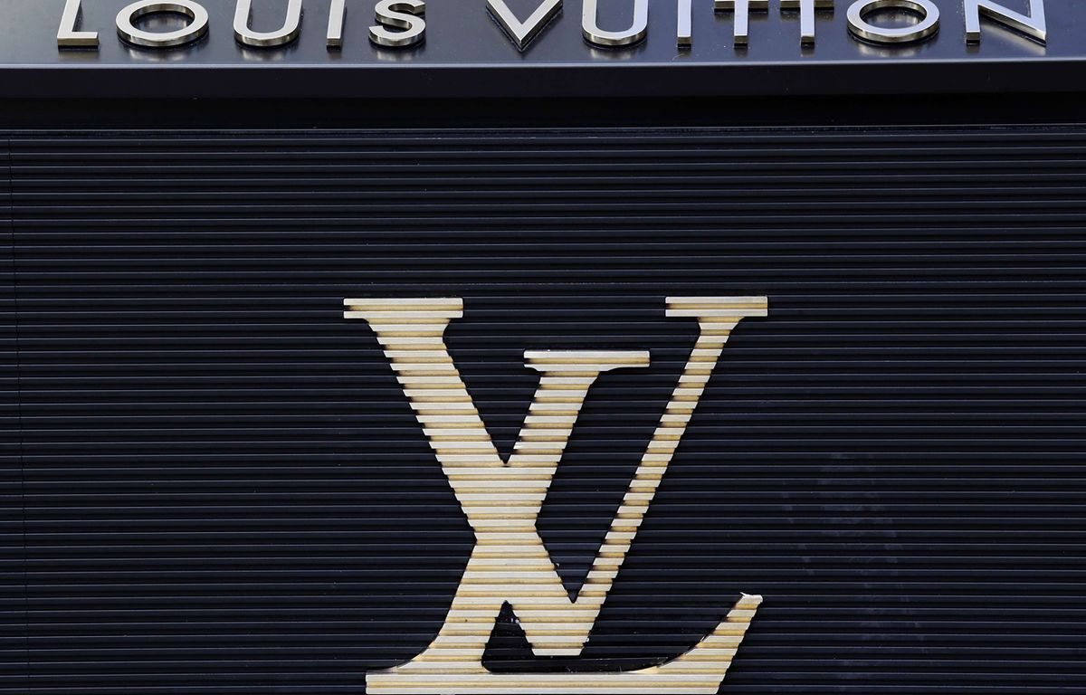 Sac à main rond authentique monogramme emblématique en toile Louis Vuitton  - D'O