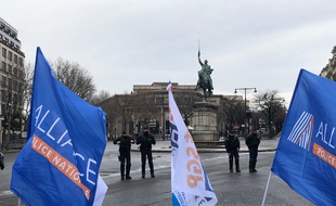 Entre 200 et 300 policiers se sont réunis devant le palais d'Iéna ce jeudi