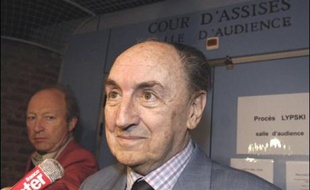 Le procès de Claude Lipsky, surnommé "l'escroc du siècle", portant sur une escroquerie aux faux placements présumés de 30 millions d'euros commise au préjudice de plus de 400 militaires français, s'est ouvert lundi devant le tribunal de grande instance de Versailles.