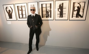Karl Lagerfeld à son exposition au Tri Postal à Lille en 2008.