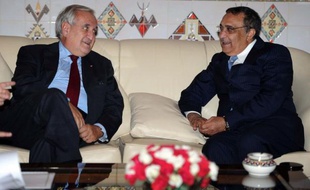 L'ancien Premier ministre UMP Jean-Pierre Raffarin, qui a accompagné François Hollande à Alger, juge que le discours du chef de l'Etat devant le parlement algérien "va dans le sens de l'Histoire", dans une interview publiée dans Le Journal du Dimanche.