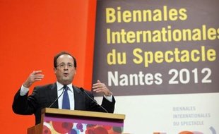 François Hollande, candidat PS à l'élection présidentielle, a affirmé jeudi à Nantes que concernant Hadopi, la haute autorité chargée de la lutte contre le téléchargement illégal, il ferait "une nouvelle loi" s'il était élu.