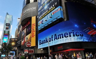 La banque Bank of America (BofA) a annoncé jeudi un bénéfice en très forte hausse pour 2012 à 2,8 milliards de dollars, meilleur que prévu, mais son chiffre d'affaires a reculé de 11% à 83,3 milliards de dollars, nettement en deçà des attentes.