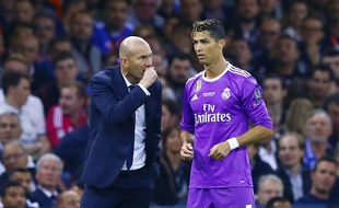 Zidane et Ronaldo en grande conversation lors de la finale de la Ligue des champions entre le Real Madrid et la Juventus, le 3 juin 2017.