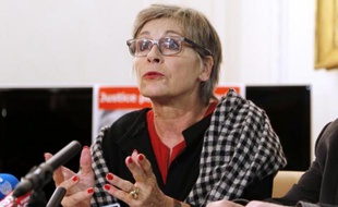 Fabienne Boulin-Burgeat, fille de l'ancien ministre Robert Boulin, s'adresse aux journalistes pendant une conférence de presse sur l'affaire Boulin, le 1er février 2013 à Paris