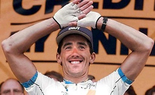 le français frédéric Moncassin, lors de sa victoire sur la première étape du Tour de France 1996, le 30 juin de la même année.