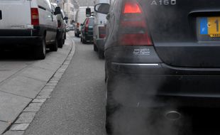 En vue d'un pic de pollution, le stationnement résidentiel est gratuit à Paris samedi 11 février (Illustration).